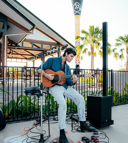 Sunday Live at Splash. Live entertainment